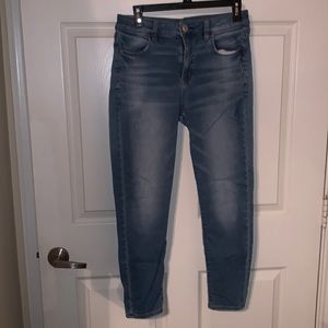 High-rise jegging crop jean.